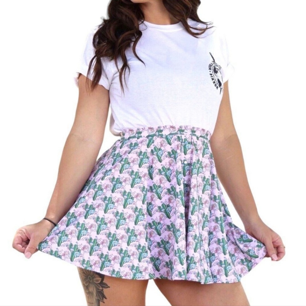 DIXXON skater pearl snap button up skirt with cactus design size medium